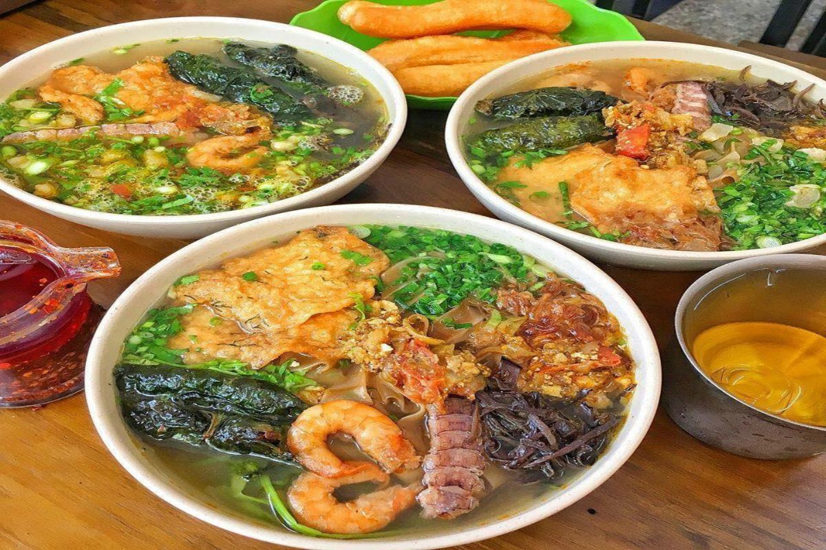 Banh da cua – Suppe mit Nouilles au Krabben (Quelle: Bepxua)