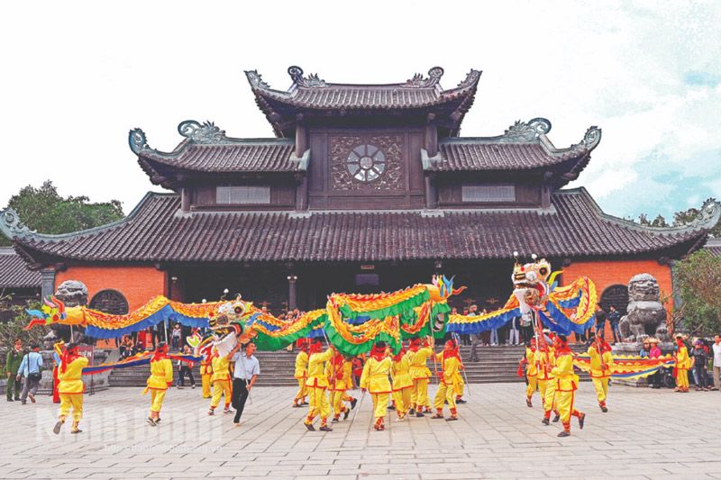 Festival in Hoa Lu – eine der Hauptattraktionen von Ninh Binh