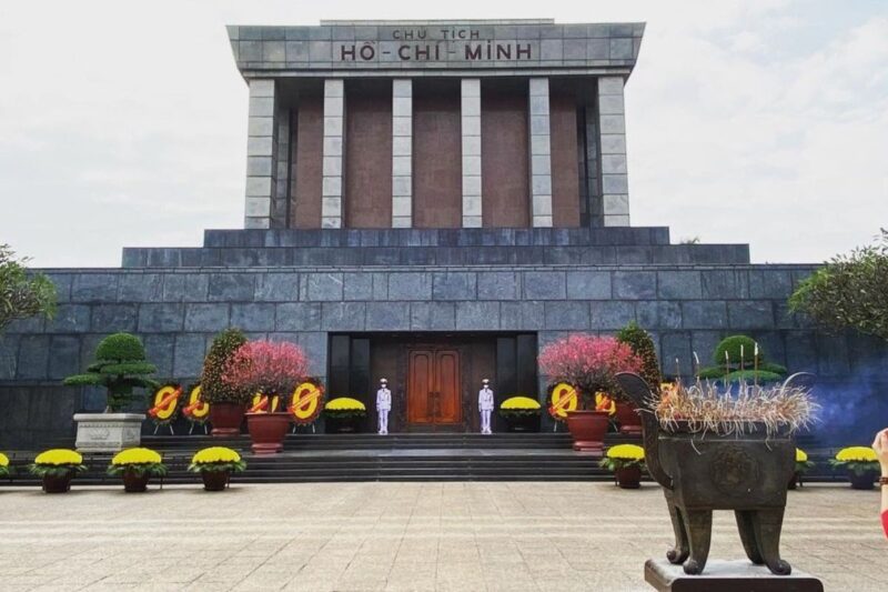 Que faire à Hanoi ? Visiter le Mausolée d’Ho Chi Minh.