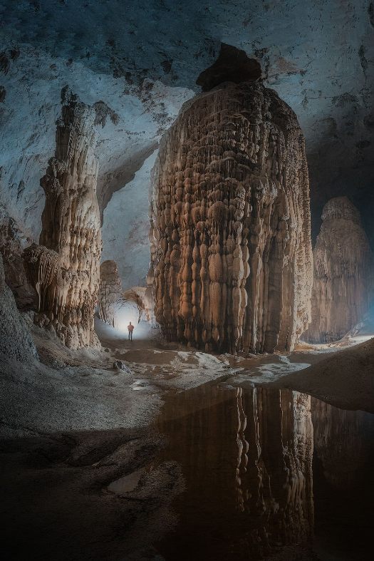 Der gigantische Stalagmit im Inneren der Son Doong-Höhle 