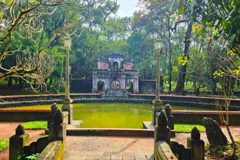 Eine Ecke des Raumes der Từ Hiếu-Pagode, Hue