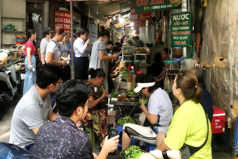 Découverte de la vie quotidienne des Hanoïens au marché de Dong Xuan