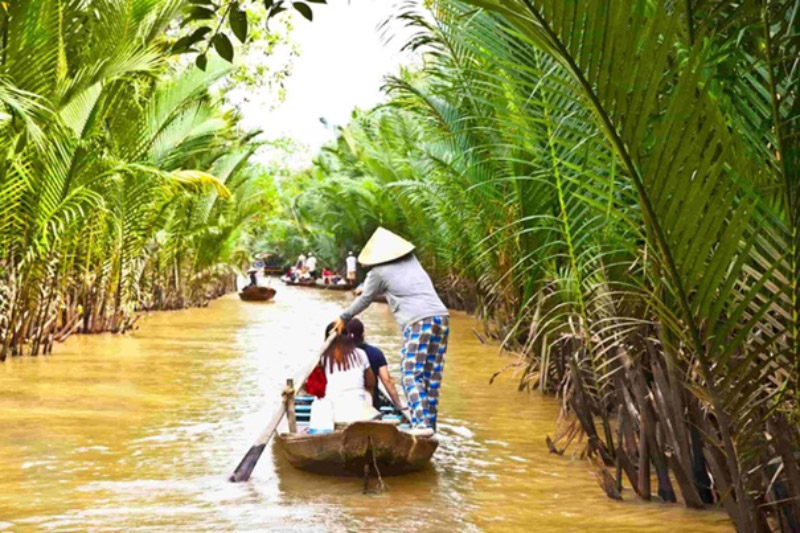 Erleben Sie eine ununterbrochene Aktivität in Vietnam mit einer Kreuzfahrt durch das Mékong-Delta. Navigieren Sie durch die malerischen Kanäle, entdecken Sie traditionelle Dörfer und tauchen Sie ein in den kulturellen Reichtum dieser symbolträchtigen Region. 