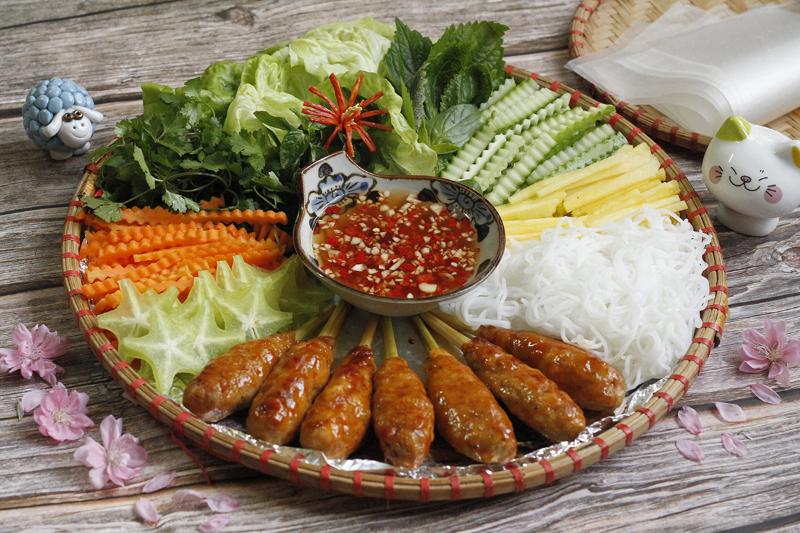 Nem Lụi, Plat Emblématique De La Cuisine de Hué (1)