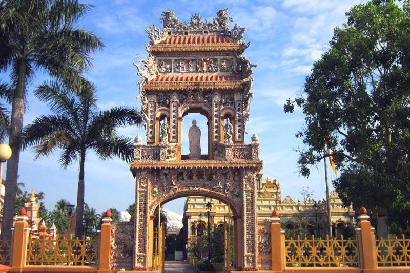 la porte de la pagode vinh trang