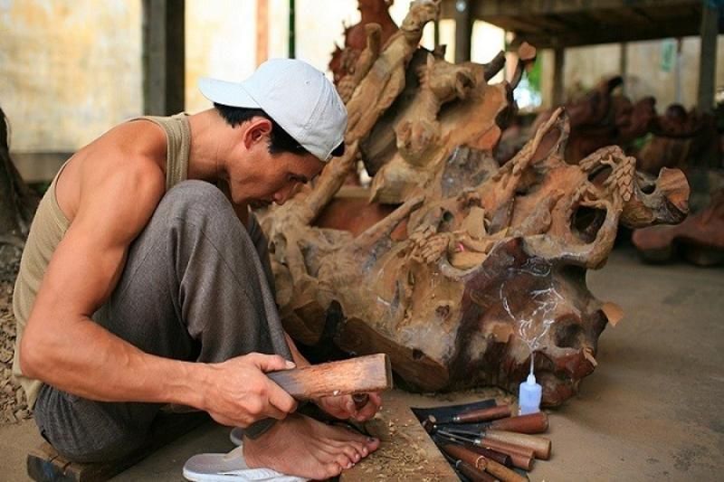 die arbeit von handwerklichen tischlern erkunden