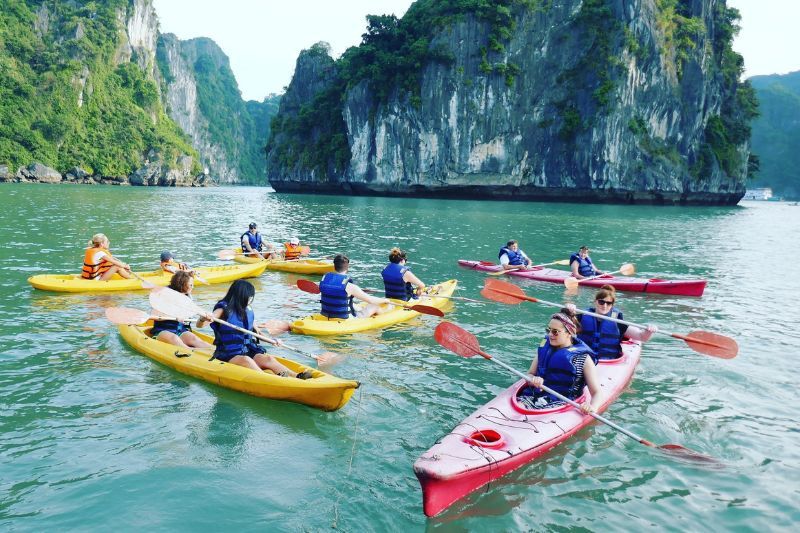 kajakfahren in der ha long bucht