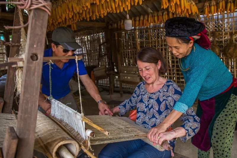 leinenweberei mit den einheimischen in ha giang erleben