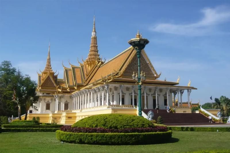 spaziergang durch den königspalast und die silberpagode, phnom penh