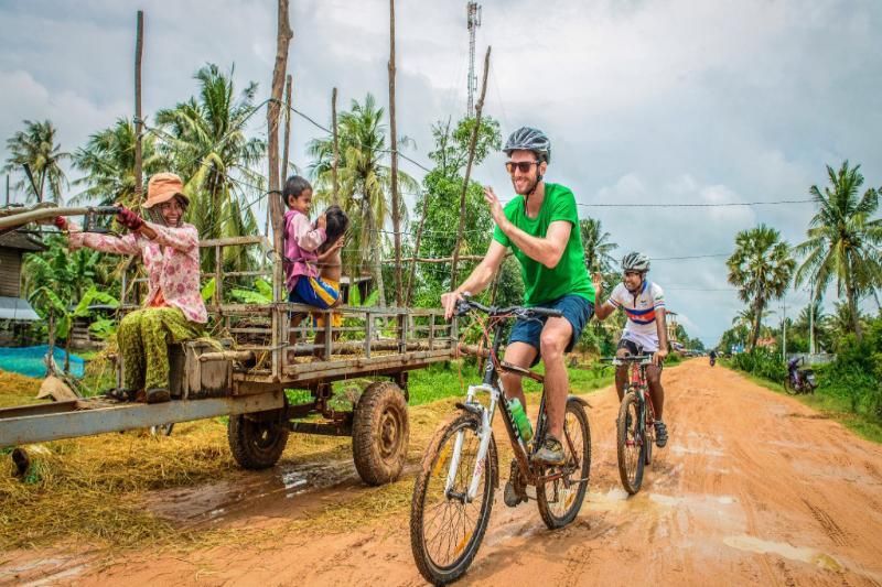 was tun in kambodscha - mit dem fahrrad die landschaft erkunden