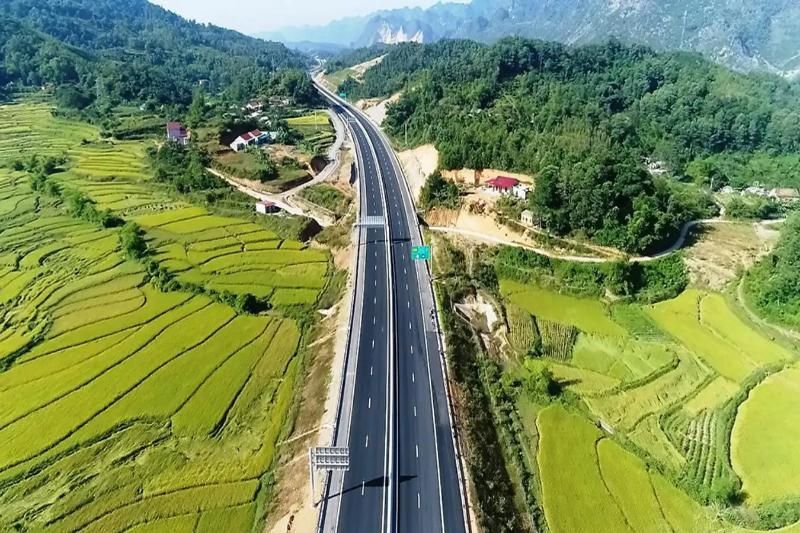 deo ca pass - phu yen inmitten von reisfeldern in vietnam