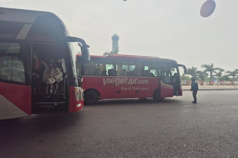 der bus von vietjet air zum flughafen hanoi