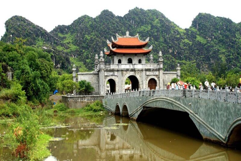 die alte hauptstadt hoa lu - eine der hauptattraktionen von ninh binh