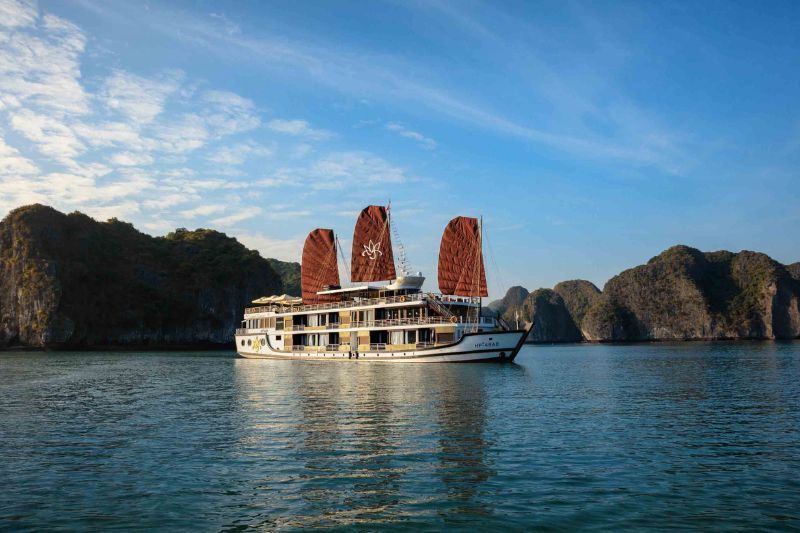 kreuzfahrt des schiffes orchid classic in der lan ha bucht.