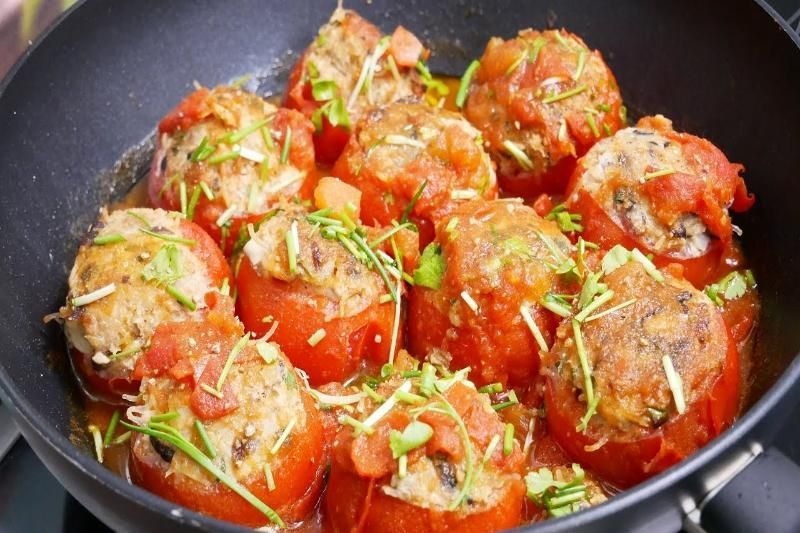 mit schweinefleisch gefüllte tomaten der vietnamesen