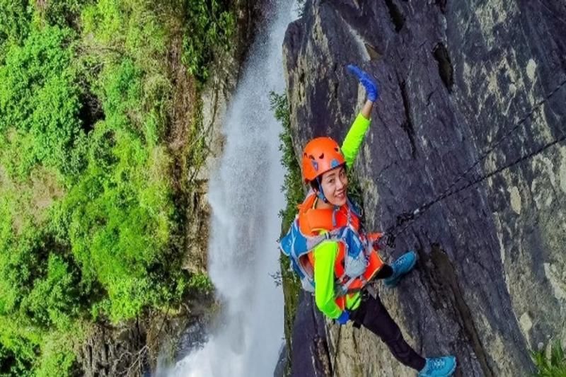 rafting und wasserfallklettern in vietnam