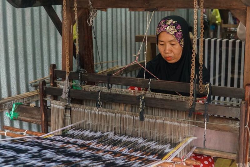 traditionelle brokatweberei der cham in chau doc