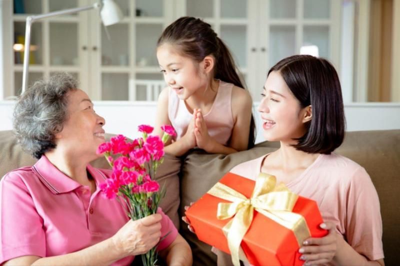 blumen als geschenke für vietnamesische frauen anbieten