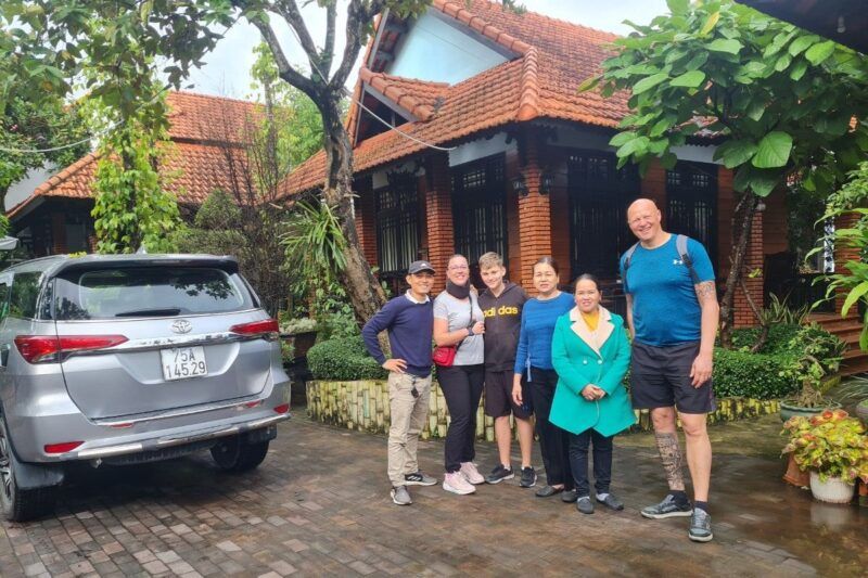 deutschsprachiger driverguide in vietnam mit seinen reisenden