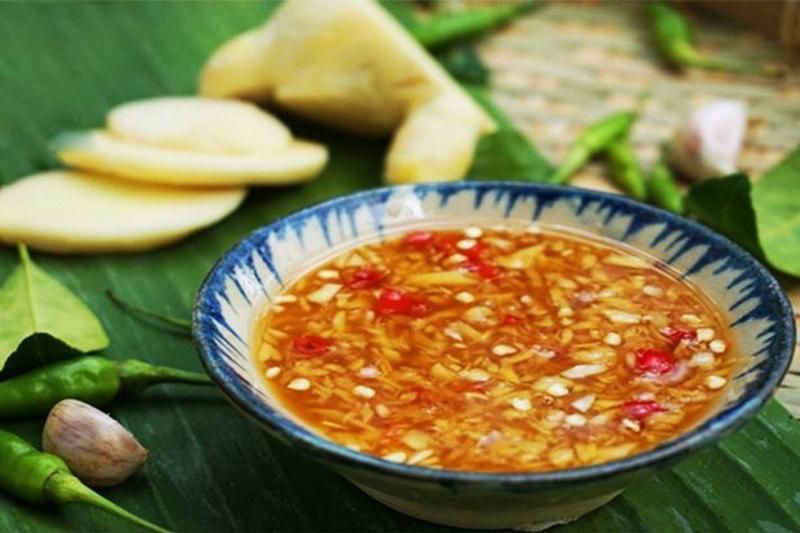 die nuoc-mam-soße der vietnamesinnen mit den gingras