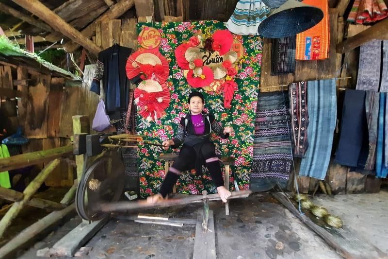 hmong im dorf in cat cat, sapa