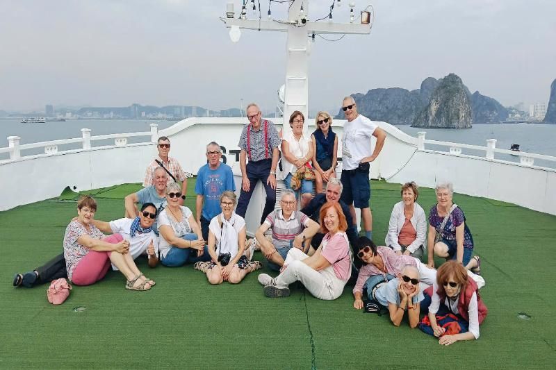ein unvergessliches erlebnis in einer kleinen gruppe auf einer kreuzfahrt in der halong-bucht