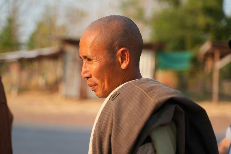 das bild des mönchs thích minh tuệ wurde aufgenommen, als er sich in der provinz nakhon sawan in thailand aufhielt.