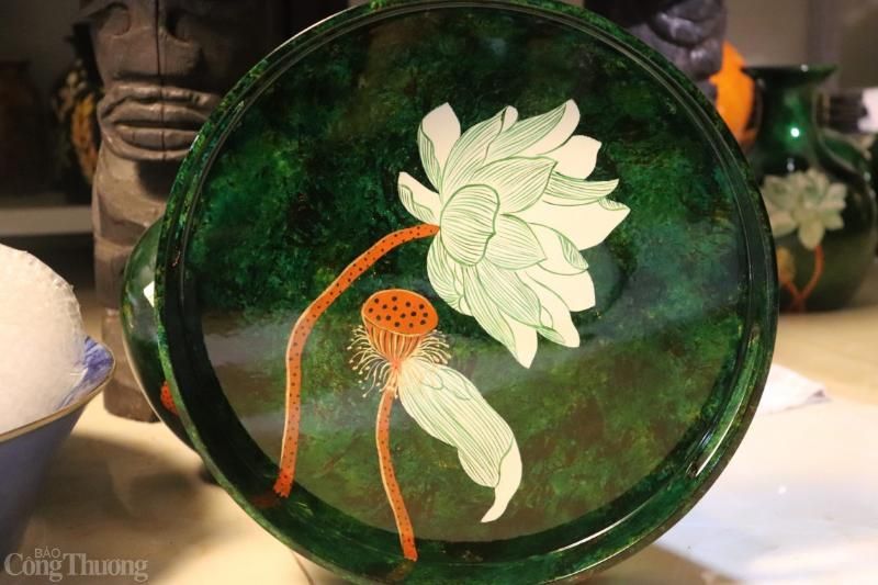 raffiniertes lotus motiv aus lack