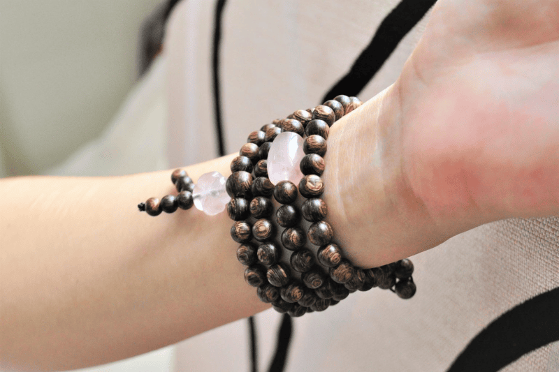 Agarholz-Armband - eines der Schmuckstücke in Vietnam (phongthuyanphu.com)