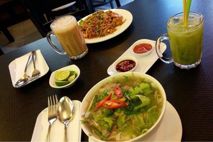 Der malaiische Milchtee ist ein unverzichtbares Getränk im Kampung Melayu.