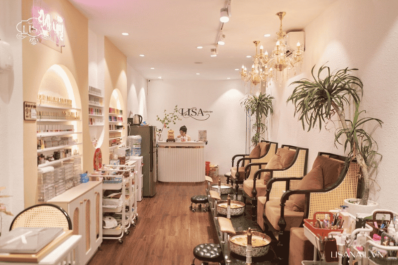 Der Raum von Lisa Nail & Spa kombiniert Komfort, Eleganz und professionelle Betreuung, um ein umfassendes Schönheitserlebnis zu bieten (Quelle: Tripadvisor)
