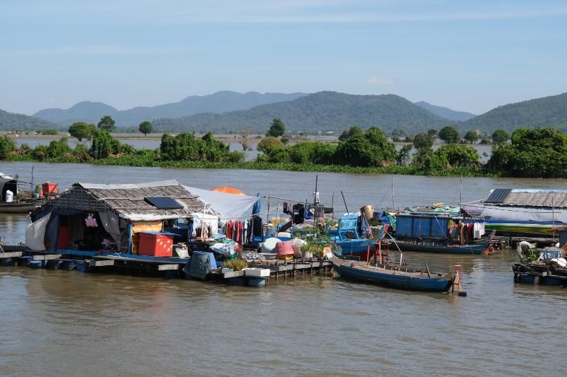 die Fischerdörfer in Kambodscha am Fluss Tonlé Sap