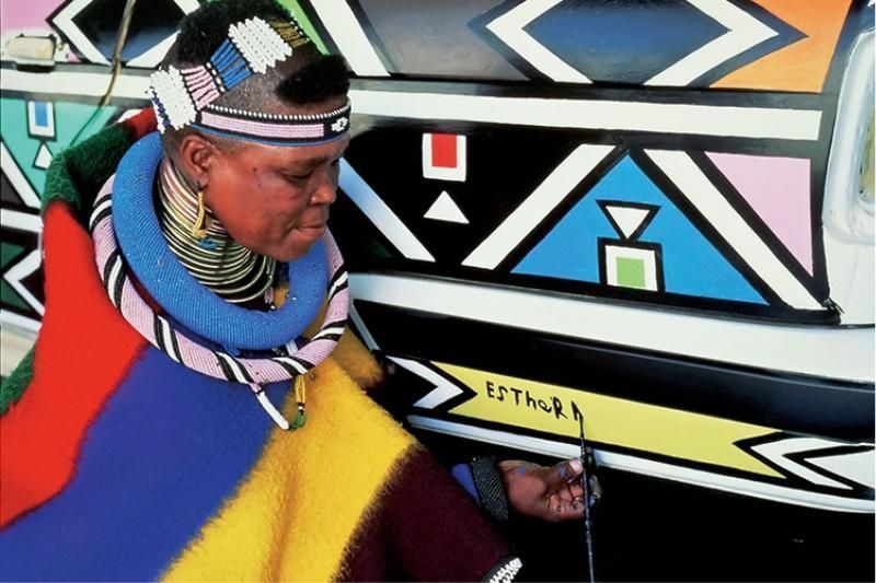 Die Giraffenfrauen des Ndebele-Volkes in Afrika Quelle: El Diario de Dan Toc Va Phat Trien