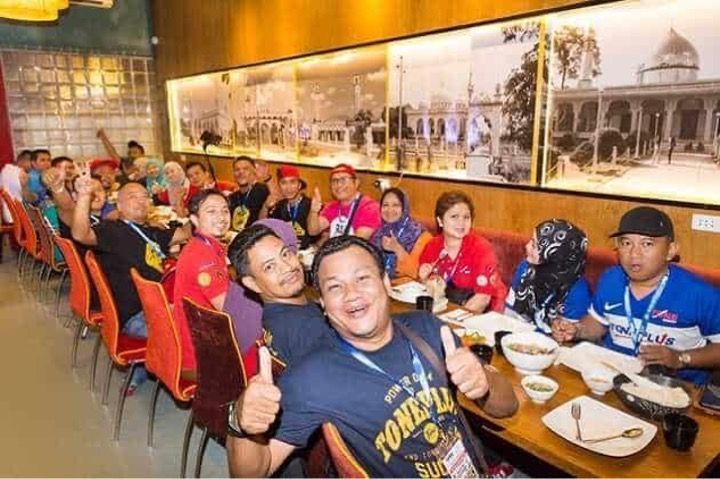 Die Kunden schätzen die warme und dynamische Atmosphäre von Halal @ Saigon.