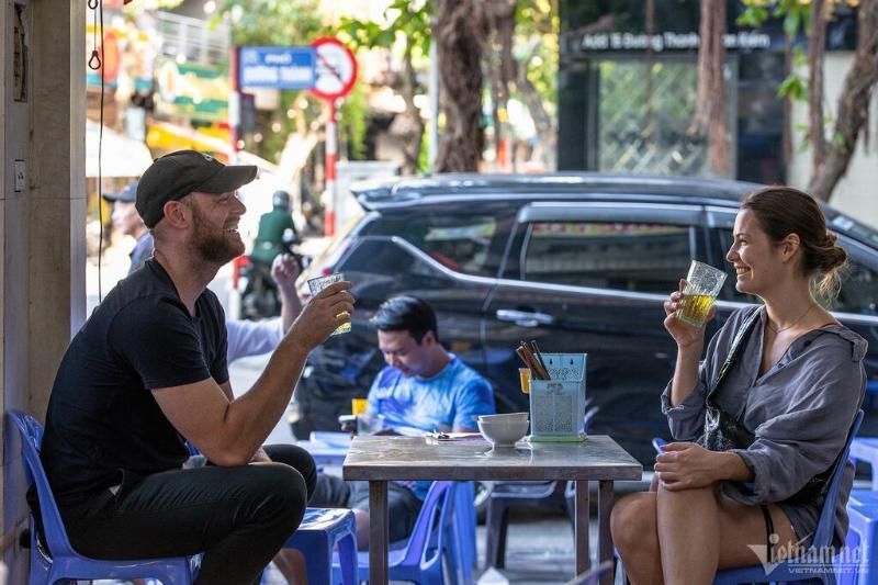 Der Genuss von vietnamesischem Bier (Quelle: Vietnamnet)