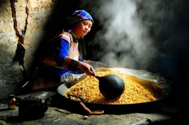 Herstellung von Maisalkohol. (Quelle: UBND Tuyên Quang)