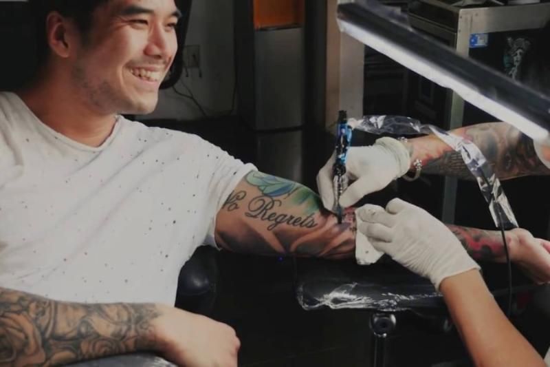 Im Tattoo-Studio Recycle eine neue Erinnerung schaffen.