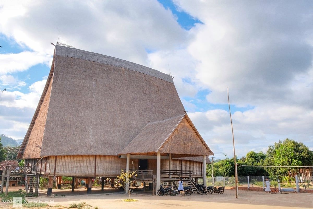 Das Rong-Haus in Kon Sol – das größte Haus des Zentralen Hochlands (Quelle: vnexpress.net)