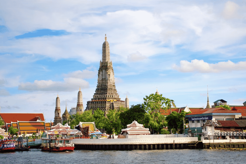 _die wunderschöne aussicht auf den wat arun am anderen ufer des chao-phraya-flusses in bangkok, thailand - quelle khan ishaan - pexels)