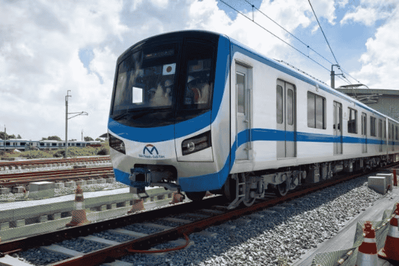 die züge der u-bahn-linie nr. 1 tragen zwei hauptfarben weiß und blau (quelle vo le - vnexpress)