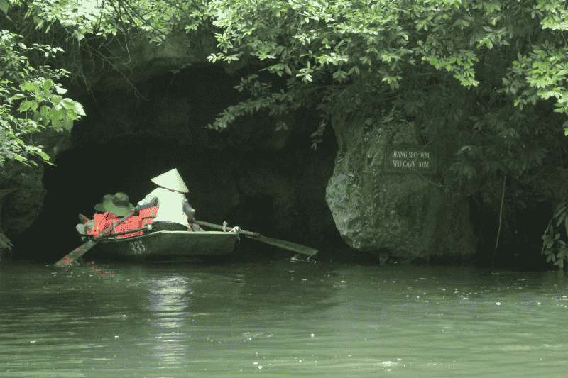 ein verstecktes paradies zwischen bergen und flüssen in trang an (quelle aucoeurvietnam)