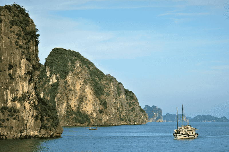 halong-bucht eines der naturwunder der welt (quelle aucoeurvietnam)