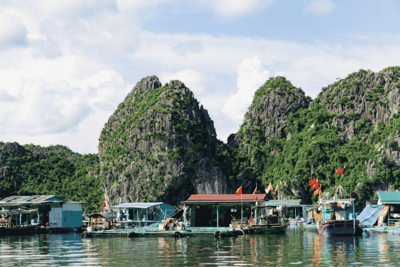halong fischerdorf (quelle aucoeurvietnam)
